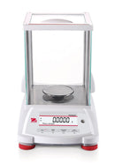 KAH6.1 Balanza analítica y de precisión Serie Pioneer, calibración interna